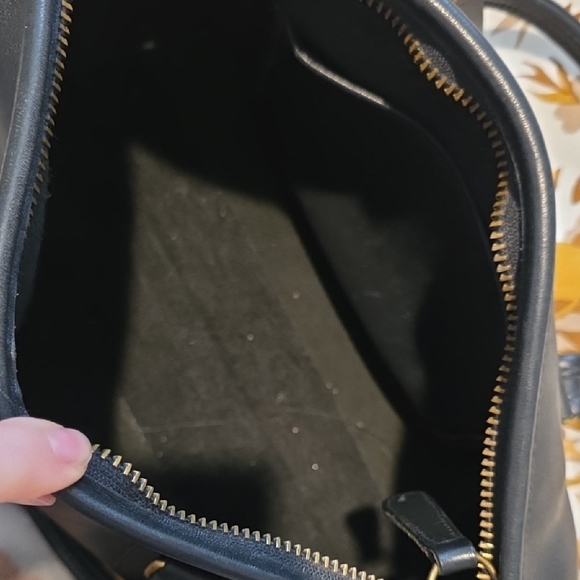 Vintage Coach Madison Black Leather Bag with Gold Zipper - Picture 8 of 11